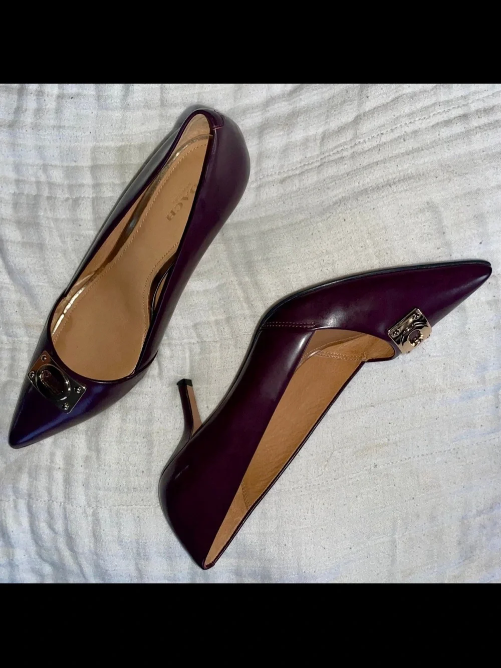 Coach Pointed-Toe Leather Pumps in Burgundy with Gold Plaque US 8 - Picture 5 of 11